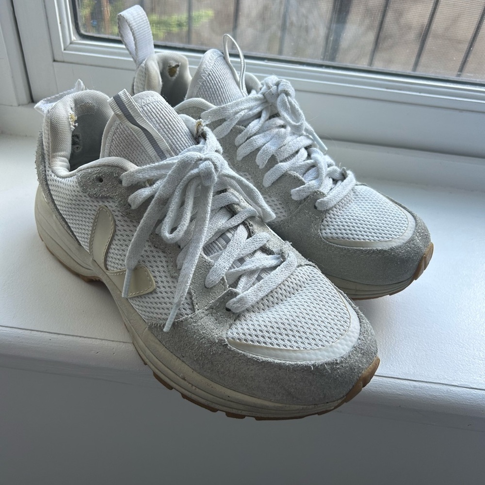 Veja Venturi sneakers size US 8